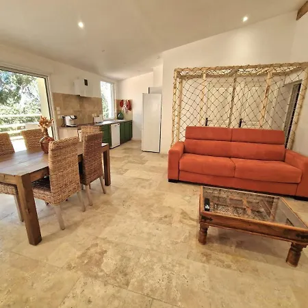 Holiday home Opetitparadis *
